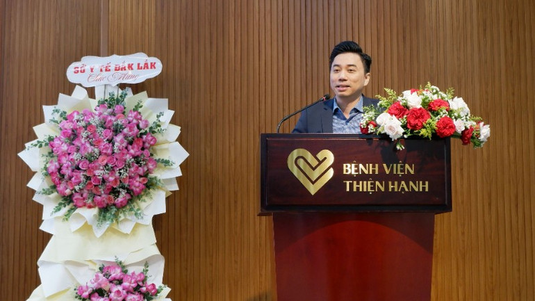 Phó Giáo sư, Tiến sĩ, bác sĩ Nguyễn Hữu Thịnh, Trưởng phòng vật tư thiết bị, Bệnh viện Đại học Y Dược Thành phố Hồ Chí Minh chia sẻ kinh nghiệm trong quản lý vật tư y tế tại hội thảo. ht-tbyt-139-1-5775.jpg