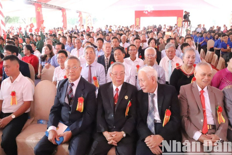 Đông đảo cán bộ hưu trí cùng nhân dân hai tỉnh Đắk Lắk và Phú Yên dự lễ công bố. img-0683-9479.jpg