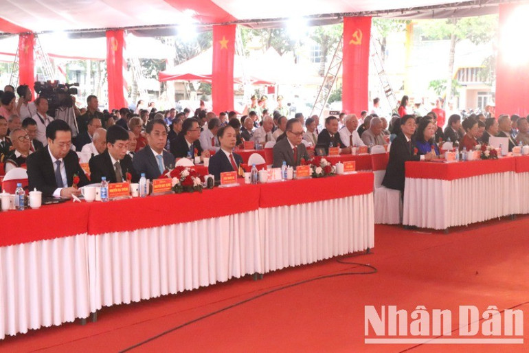 Các đại biểu dự lễ công bố. img-0719-6281.jpg