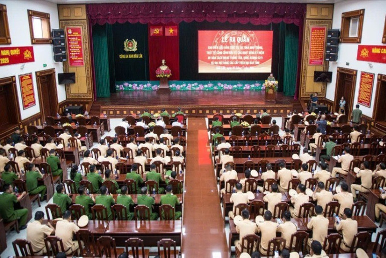 Quang cảnh buổi lễ ra quân cao điểm. img-200-133.jpg