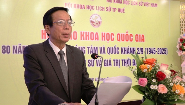 Tiến sĩ Phan Tiến Dũng, Chủ tịch Hội Khoa học Lịch sử thành phố Huế phát biểu tại Hội thảo. 3.jpg