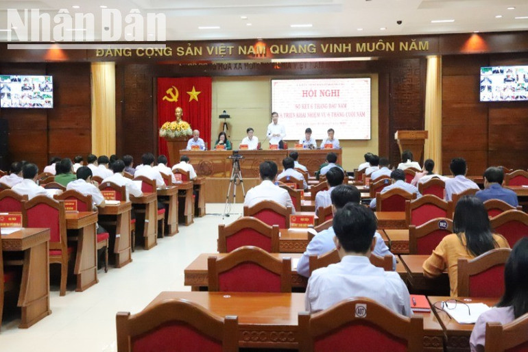 Chủ tịch Ủy ban nhân dân tỉnh Đắk Lắk Tạ Anh Tuấn phát biểu tại Hội nghị. img-1201-3589.jpg