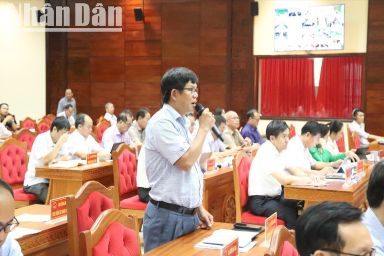 Các đại biểu thảo luận tại Hội nghị. img-1193-1831.jpg
