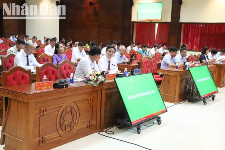 Các đại biểu dự kỳ họp. img-0516-4087.jpg