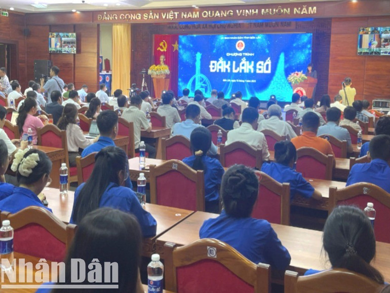 Quang cảnh chương trình "Đắk Lắk số". img-1100-6041.jpg