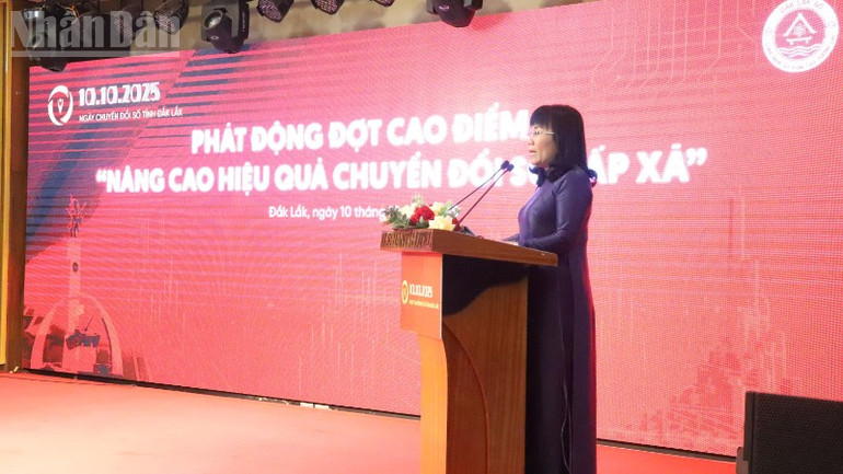 Standing Vice Chairwoman of Dak Lak Provincial People's Committee Ho Thi Nguyen Thao spoke and launched the peak period of ndo_tl_img-6666-9154.jpg