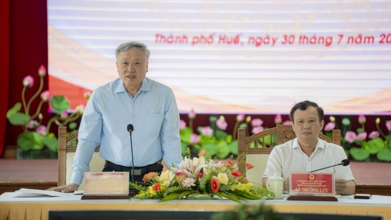 Phó Thủ tướng Thường trực Nguyễn Hòa Bình phát biểu tại buổi làm việc. 3-8169.jpg