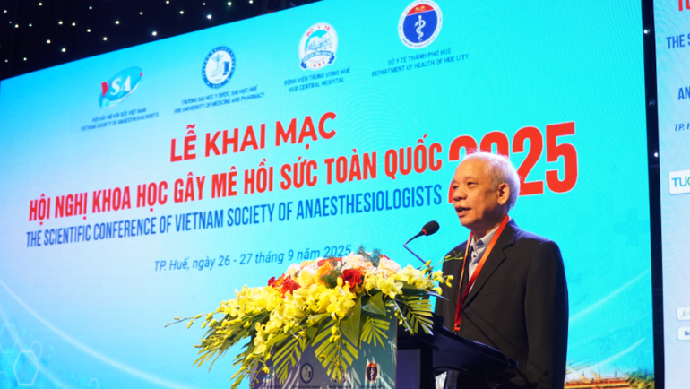 Professor, Doctor, Physician Nguyen Quoc Kinh - President of Vietnam Association of Anesthesiology and Resuscitation spoke at the conference. 2.jpg