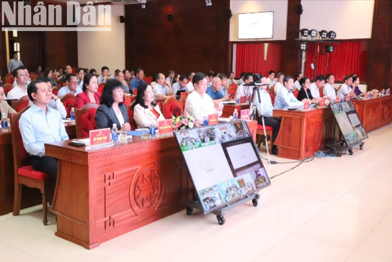 Các đại biểu dự phiên họp. img-1119-8637.jpg