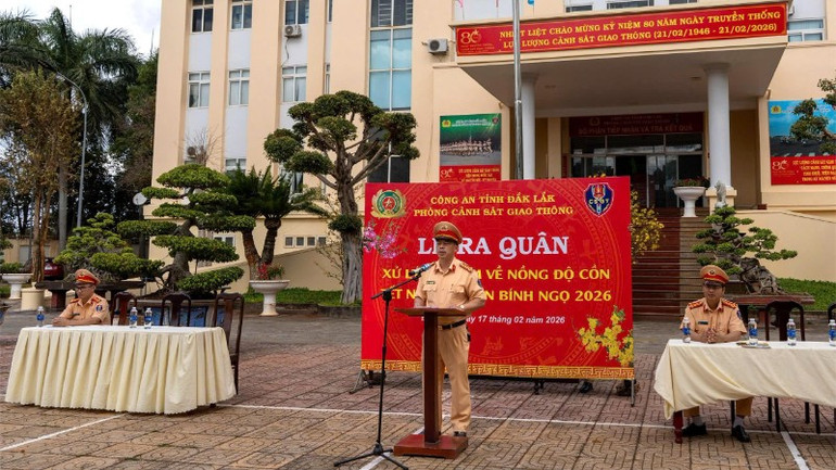 Phòng Cảnh sát giao thông, Công an tỉnh Đắk Lắk ra quân xử lý người điều khiển phương tiện giao thông vi phạm nồng độ cồn trong dịp Tết Nguyên đán Bính Ngọ 2026.