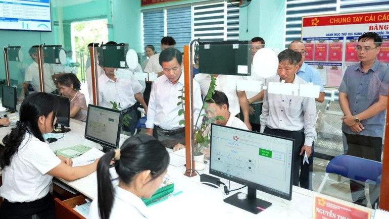 Thành phố Huế nằm trong nhóm địa phương dẫn đầu cả nước (100%) về tỷ lệ hoàn thành nhiệm vụ của chính quyền cấp xã. 7-7375.jpg