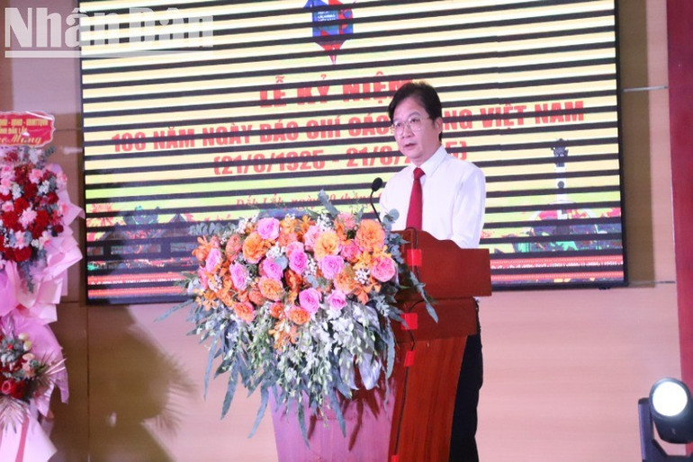 Đồng chí Nguyễn Hoài Dương, Ủy viên Ban Thường vụ Tỉnh ủy, Trưởng Ban Tuyên giáo và Dân vận Tỉnh ủy Đắk Lắk đọc diễn văn ôn lại truyền thống Báo chí Cách mạng Việt Nam. img-0421-2954.jpg