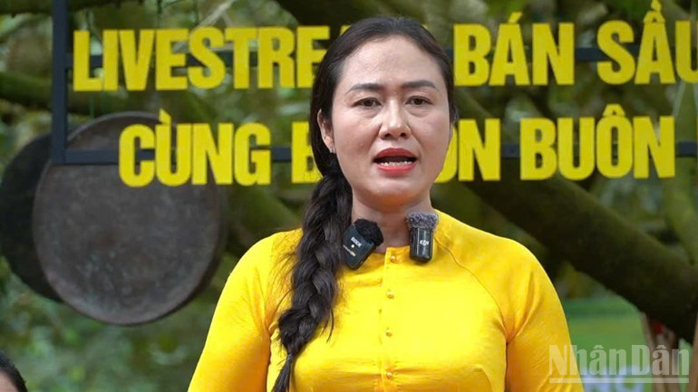 Nữ Bí thư Đảng ủy xã Ea Knuếc Ngô Thị Minh Trinh phát biểu tại chương trình. ndo_br_img-0282-4784.jpg