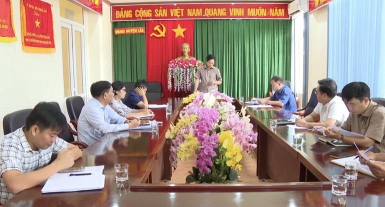 Ban Chỉ đạo thi huyện Lắk họp rà soát khâu cuối cùng cho kỳ thi. img-2436-311.jpg