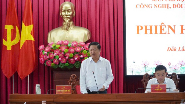 Genosse Luong Nguyen Minh Triet, Sekretär des Provinzparteikomitees von Dak Lak und Leiter des Provinzlenkungsausschusses, sprach auf der Sitzung. img-1090-5934.jpg