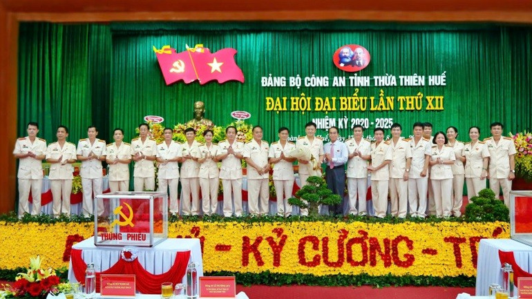 Ban chấp hành Đảng bộ Công an Thừa Thiên Huế (nay là thành phố Huế) nhiệm kỳ 2020-2025. 2.jpg