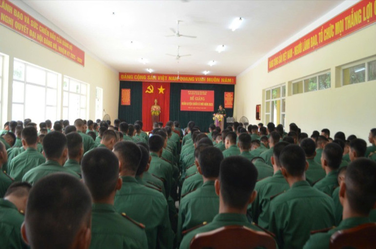 Quang cảnh buổi bế giảng. img-0779-9384.jpg
