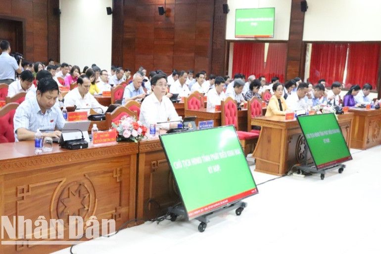 Các đại biểu dự kỳ họp. img-1394-4022.jpg