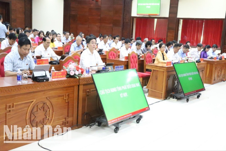 Các đại biểu dự kỳ họp. img-1392-5243.jpg