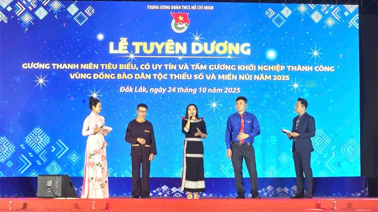 Giao lưu với giữa đoàn viên, thanh niên với các gương thanh niên dân tộc thiểu số, những tấm gương khởi nghiệp tiêu biểu. img-0501-2820.jpg