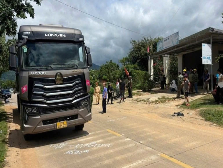 Chiếc xe tải trong vụ tai nạn. img-118-1901.jpg
