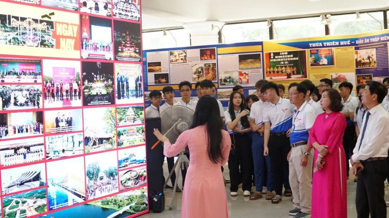 ការតាំងពិព័រណ៌នេះ រួមចំណែកជំរុញទឹកចិត្តស្នេហាជាតិ មោទនភាព និងស្មារតីទទួលខុសត្រូវចំពោះកម្មាភិបាល និងសមាជិកបក្សគ្រប់រូប ជាពិសេសយុវជនជំនាន់ក្រោយ។ 3-8400.jpg