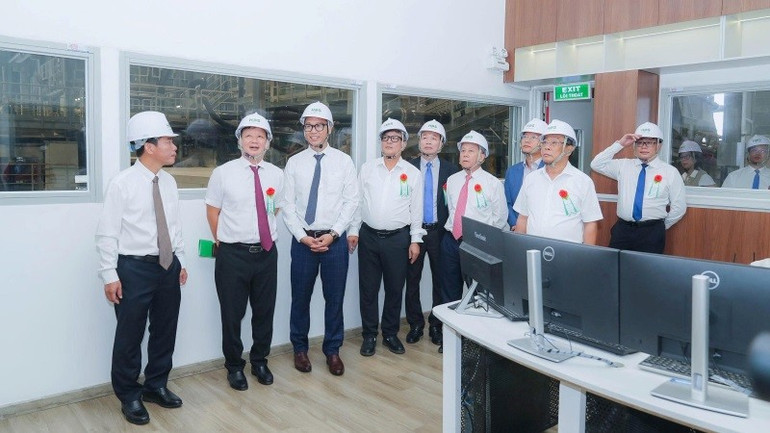 Lãnh đạo thành phố Huế đi tham quan thực tế tại nhà máy HPS. 3.jpg