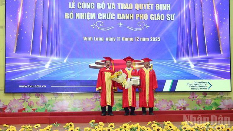 ดร. หวินห์ ง็อก ไท ได้รับการแต่งตั้งให้ดำรงตำแหน่งรองศาสตราจารย์ ndo_br_gs1.jpg