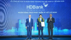 HDBank giữ vị trí thứ 3 Top ngân hàng niêm yết uy tín và hiệu quả nhất Việt Nam