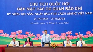 Chủ tịch Quốc hội Trần Thanh Mẫn và các đại biểu chủ trì gặp mặt. (Ảnh: DUY LINH)