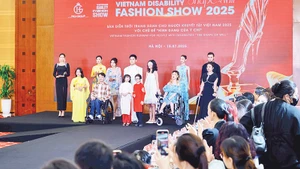 Một show diễn thời trang ấn tượng của người khuyết tật.