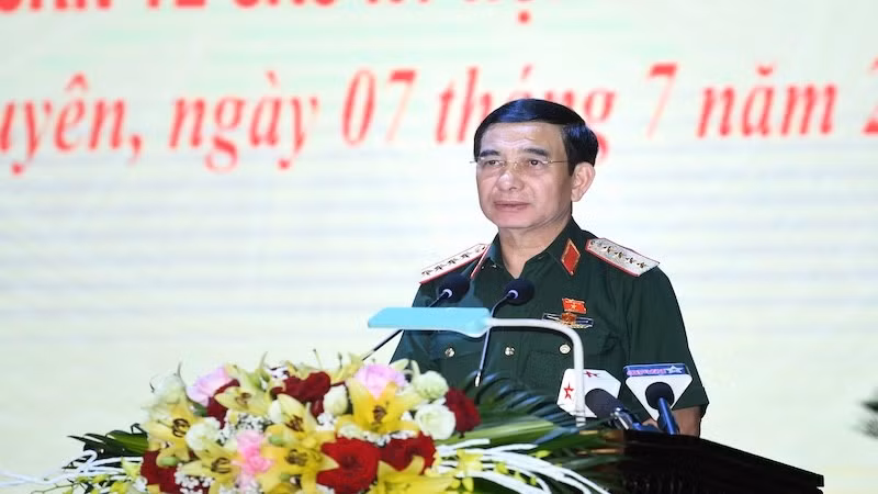 Đại tướng Phan Văn Giang phát biểu tại buổi tiếp xúc. (Ảnh: PHÚ SƠN)