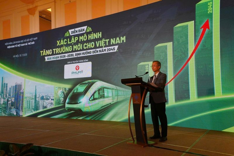 Tiến sĩ Đặng Xuân Thanh Phó Chủ tịch Viện Hàn lâm Khoa học xã hội Việt Nam phát biểu đề dẫn tại diễn đàn. ht.jpg