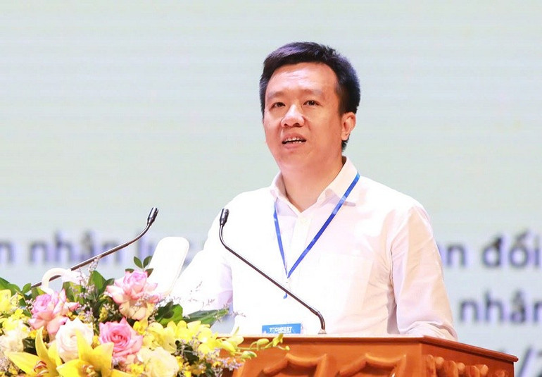 សាស្ត្រាចារ្យរង លោកបណ្ឌិត Nguyen Tran Thuat នាយកវិទ្យាស្ថាន Semiconductors និងសម្ភារៈកម្រិតខ្ពស់ - សាកលវិទ្យាល័យជាតិវៀតណាម ទីក្រុងហាណូយ។ pho-giao-su-tien-si-nguyen-tran-thuat1.jpg