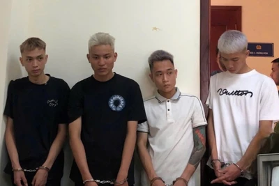 Các đối tượng bị bắt giữ. (Ảnh: Công an Nghệ An)