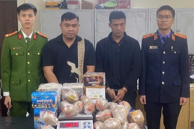 Các đối tượng bị bắt giữ. (Ảnh: CÔNG AN NGHỆ AN)