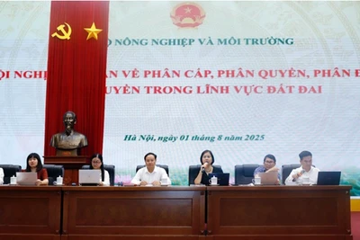 Thứ trưởng Nông nghiệp và Môi trường Lê Minh Ngân chủ trì Hội nghị.