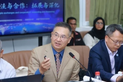 Giáo sư, Tiến sĩ Thành Hán Bình phát biểu tham luận tại một hội thảo. (Ảnh: NVCC)