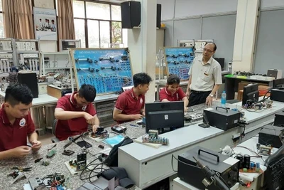 Đào tạo ngành điện tử tại Trường cao đẳng Kỹ nghệ II, Thành phố Hồ Chí Minh