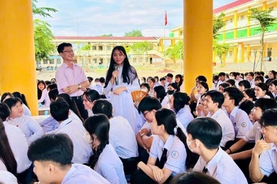 Buổi truyền thông “Trường học không khói thuốc lá” cho học sinh trung học cơ sở và trung học phổ thông.