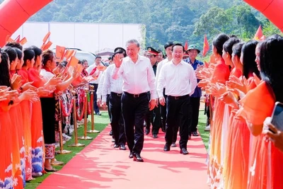 Tổng Bí thư Tô Lâm cùng các đồng chí lãnh đạo Đảng, Nhà nước, bộ, ngành Trung ương, tỉnh Nghệ An dự Lễ khởi công xây dựng Trường phổ thông nội trú liên cấp tiểu học và trung học cơ sở Na Ngoi.