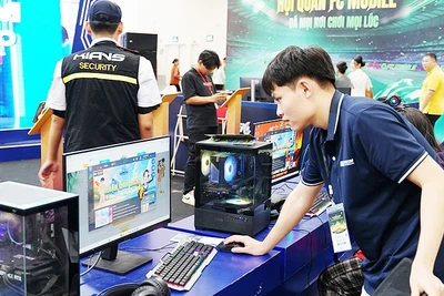 Các ứng dụng, phần mềm trò chơi rất dễ bị vi phạm bản quyền tác giả. Ảnh: NAM HẢI