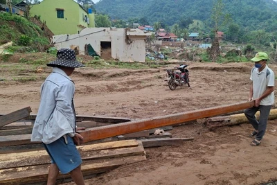 Người dân rốn lũ Xiềng Tắm, xã Mỹ Lý nỗ lực tái thiết, sớm ổn định cuộc sống sau trận lũ lịch sử hồi tháng 7 vừa qua.