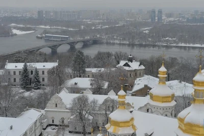 Tuyết rơi vào mùa đông ở Thủ đô Kiev của Ukraine. (Ảnh: Xinhua)