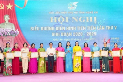 Các tập thể, cá nhân điển hình được tôn vinh.