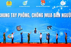 Nghi thức phát động "Chung tay phòng, chống mua bán người".