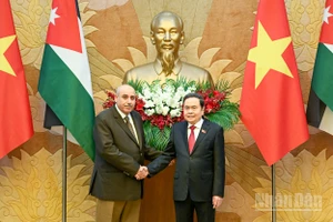 Chủ tịch Quốc hội Trần Thanh Mẫn và Chủ tịch Hạ viện Jordan Mazen Turki El Qadi. (Ảnh: DUY LINH)