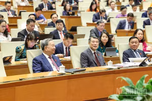 Tổng Bí thư, Chủ tịch nước Tô Lâm cùng các đồng chí lãnh đạo Đảng, Nhà nước và các đại biểu Quốc hội dự phiên họp. (Ảnh: DUY LINH)