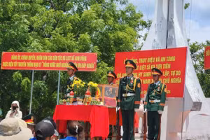 Quang cảnh lễ truy điệu liệt sĩ Ka Tơr Tiên.