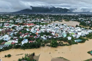 Phường Tây Nha Trang ngập trong biển nước. (Ảnh chụp lúc 10 giờ sáng 19/11)